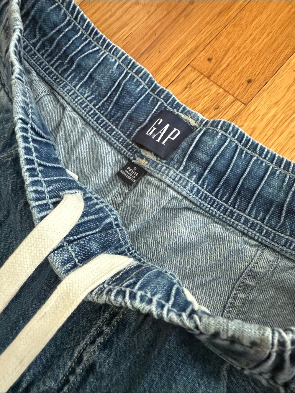 GAP Mid Rise Pleated ULTRASOFT Wide-Leg Drawstring Jeans - Petite S - NWT - Picture 5 of 6